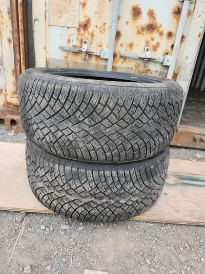 These are two used 255/45R19 Nokian Hakkapeliitta R5 EV winter tires, perfect for providing excellen...
