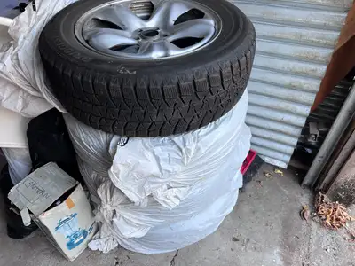 Selling a set of 4 winter/snow tires on rims, size 225/60R17, in excellent, scarcely-used condition....