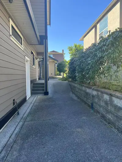 Facing the Beach – Legal Two-Bedroom Suite for Rent in Nanaimo