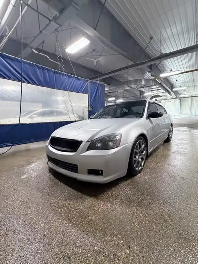 NISSAN ALTIMA SE-R - Active Status - Low 196442km (KM will go up as it’s my daily) - 3.5L V6 engine...