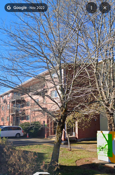 Close to all amenities 5 mins away from Lacewood Bus terminal and walking trails Canada game center,...
