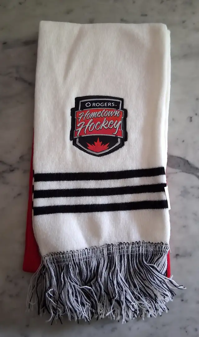 Hockey Town Scarf, Gloves & Hat in Hockey in Windsor Region - Image 4
