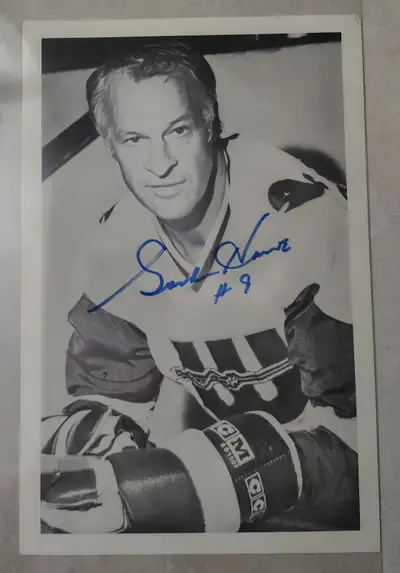 Gordie Howe NHL Detroit Red Wings Autograph, View more