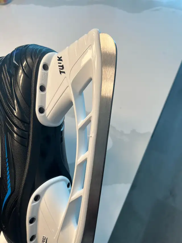 Bauer XLP Ice Skates *Mint* Size 5 in Skates & Blades in City of Toronto - Image 3