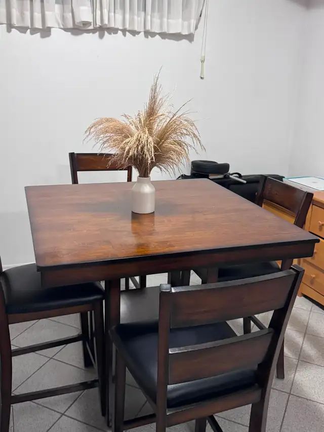 Counter Height Wooden Dining Table Set with 4 Chairs - Great Con in Dining Tables & Sets in City of Toronto - Image 3
