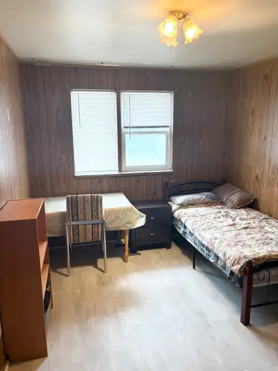 Furnished, Ground Floor Room in House with Utilities, Internet