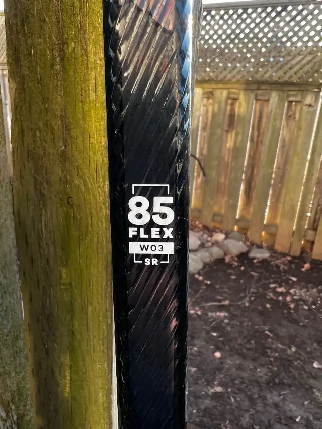 Warrior Super Novium (Right handed) in Hockey in London - Image 9