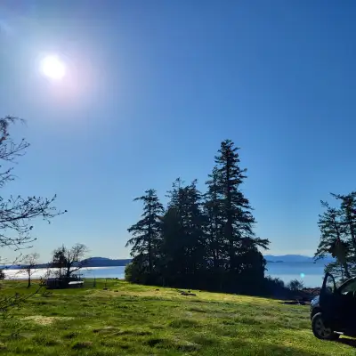 Large serviced RV/mobile home pad for rent on 100 acre waterfront property. S. Nanaimo/Ladysmith are...