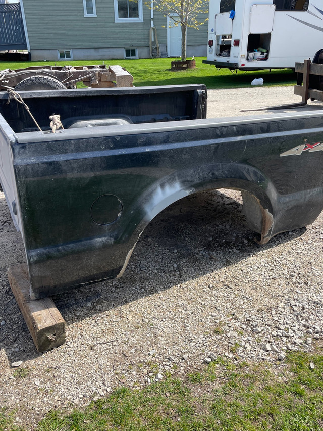 1999 ford f350 truck box with tailgate in Auto Body Parts in Barrie - Image 2