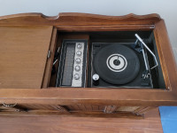 vintage Magnavox stereo