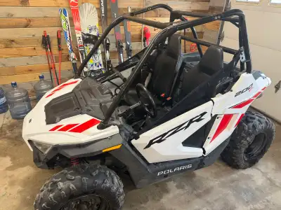 2023 polaris rzr 200 efi, 2043km, new rear brakes last year, front end replaced last year by a Polar...