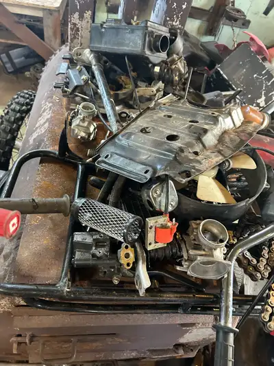 83 atc 200 parts Frame Rear axle Carb Thumb throttle with cable Skid plate Chain Airbox Decompressio...