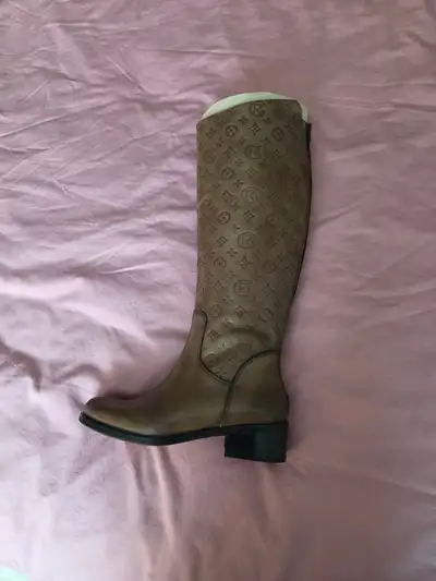 Boots  mde in Italy, 100% leader , size 7, View more