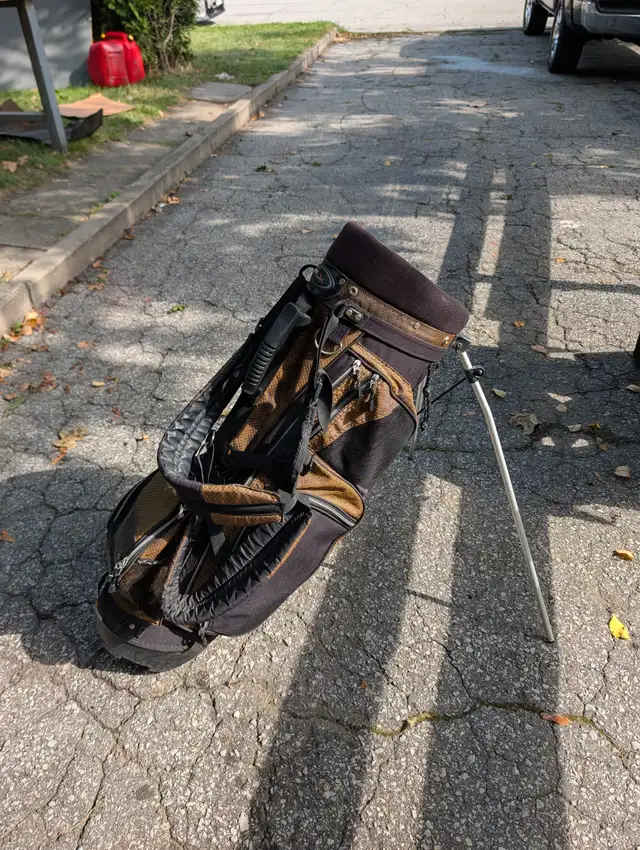 Tour Mission Stand Golf Bag - Brown and Black in Golf in Oakville / Halton Region - Image 4
