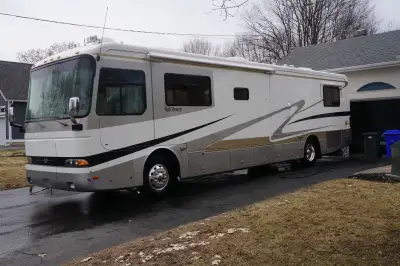2000 41' monaco dynasty king with 1 super slide, 350 cummins, in the last 5 years( new suspention, b...