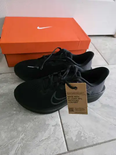 mens size 9 Nike quest running shoes , View more