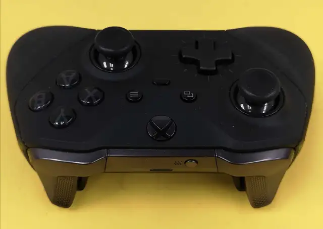 Manette XBOX ONE Elite Series 2 in XBOX One in City of Montréal - Image 4