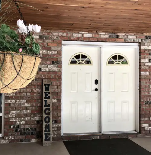 Private bedroom available for rent in a safe, welcoming home on beautiful acreage. This space is ide...