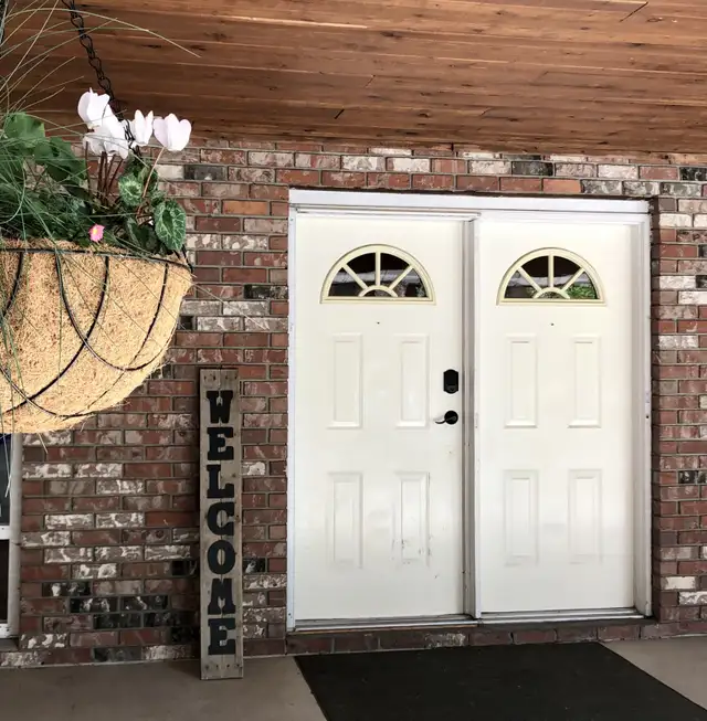 Bedroom for Rent – Peaceful Acreage Living (Working Women Only)