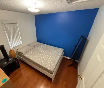 Private room available for a single female tenant. Main floor (not basement). Shared kitchen with re...