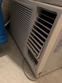 Air Climatisé / Air Conditioner ( Panasonic 10,000 BTU )