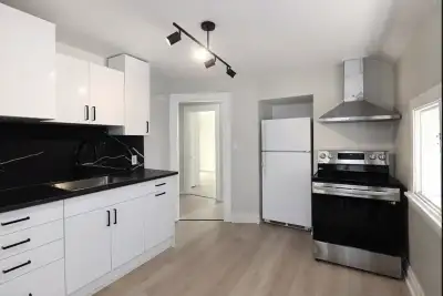3 Bed + Den Apartment - Newly Renovated & Parking included