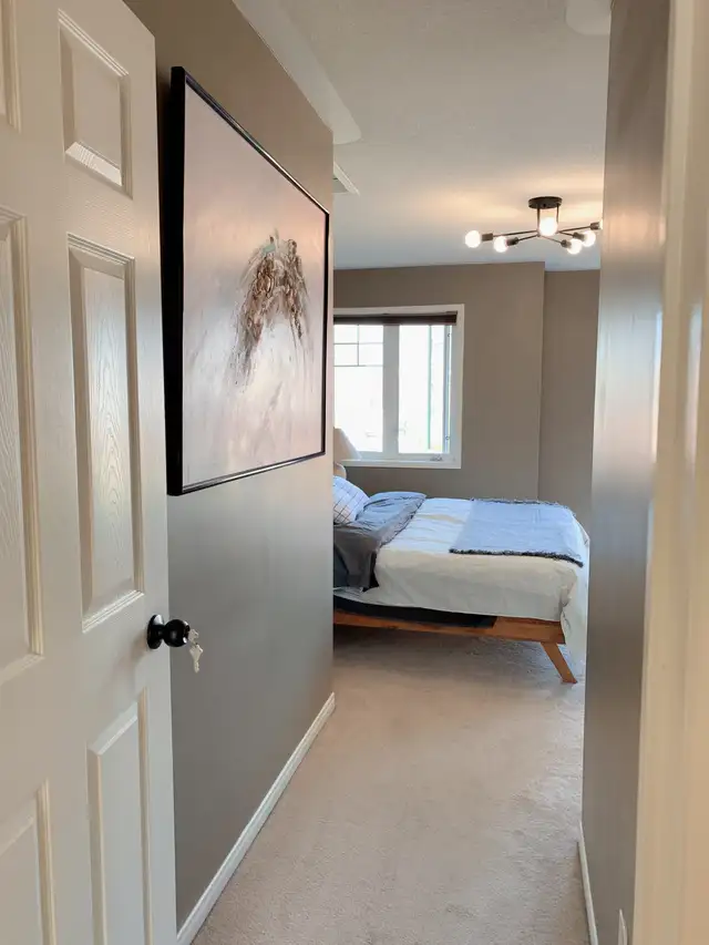Furnished Bedroom – 10 Min Walk to Warden Station in Room Rentals & Roommates in City of Toronto - Image 5