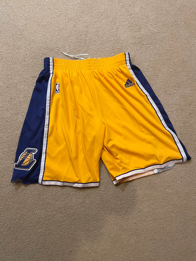 Mitchell&ness Los Angeles Lakers Yellow NBA basketball Shorts in Basketball in Winnipeg - Image 2