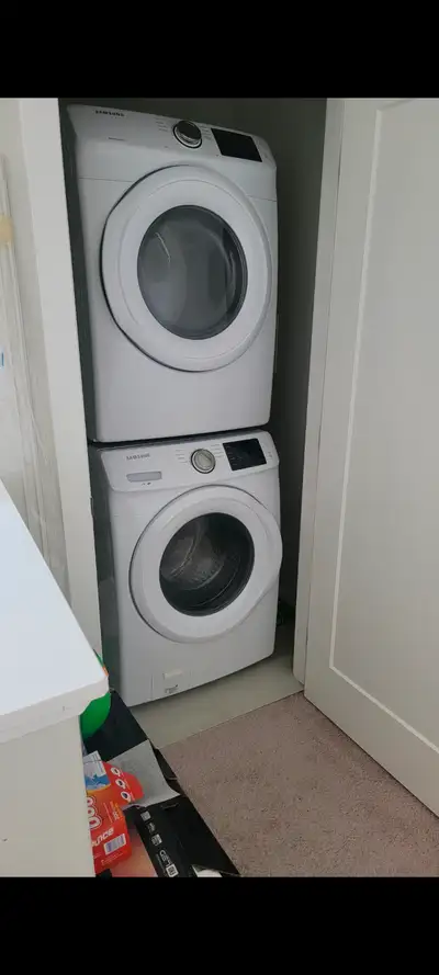 Luxury one room available for November 1st rent for a Female. Located in East Regina in the Greens....