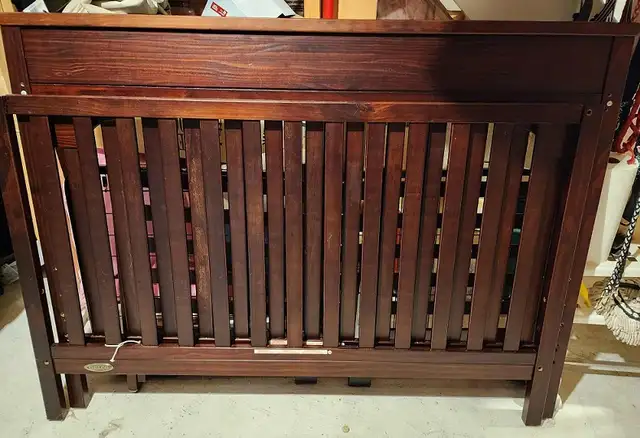 Graco Lauren Convertible Crib with Graco Mattress in Cribs in Markham / York Region - Image 3