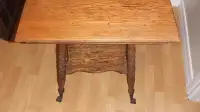 Table en chêne maillé