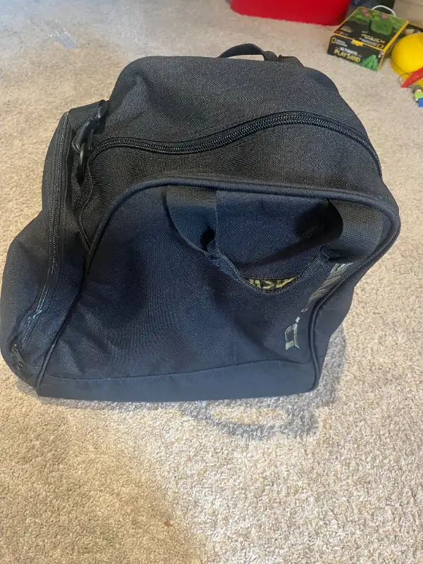 Ski/snowboard boot bag in Ski in Downtown-West End - Image 2