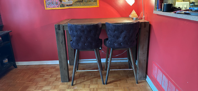 Structube Bar Dinning Table & chairs for $380 in Dining Tables & Sets in Oshawa / Durham Region