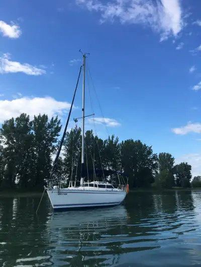 Voilier Jeanneau Fantasia, 27 pieds, 1985 à vendre, 22,000$ Modèle dériveur (2,58 pieds de tirant d’...