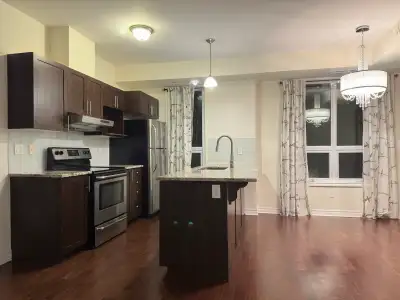 This is a beautiful 2 bed, 2 bath with a big covered balcony Gallery Suite condo comes with a lots o...