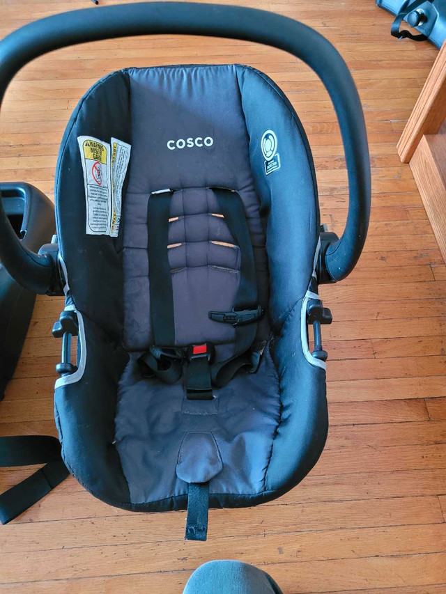 Car seat  in Strollers, Carriers & Car Seats in Saskatoon - Image 3