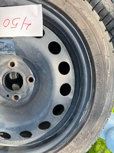 Winter tire with rim in very good condition ( mazda miata ) Sale : I buy a new car it’s why !