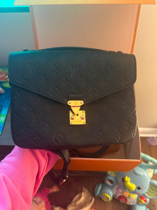 Louis Vuitton Metis in Women's - Bags & Wallets in Barrie