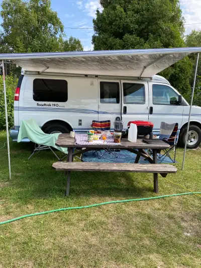 Campeur motorisé (VR) Roadtrek 190 versatile 2003 sur châssis Express 3500 Chevrolet tout équipé et...
