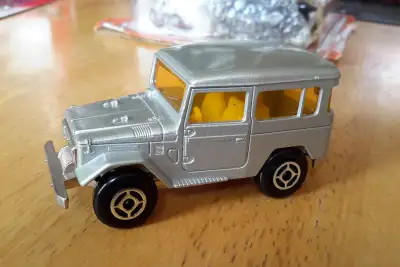 Majorette vintage Toyota Land cruiser 1:53 comme neuf, View more