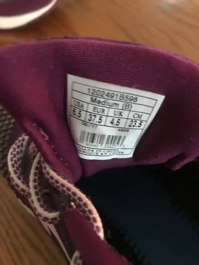Sneakers510361704324157441