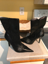 Woman’s Leather boots