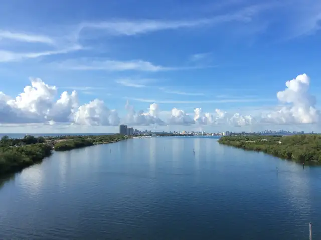 Florida Sunny Isles Beach in Florida in Canada - Image 2