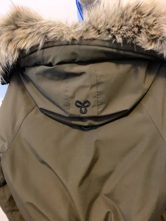 Golden by TNA Denali Parka Women’s S Green Winter Jacket in Women's - Tops & Outerwear in Peterborough - Image 4