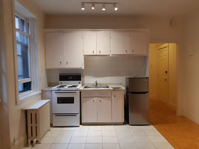 1 1/2 Available in NDG Monkland — photo 1