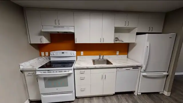 2 bed apartment near U of W