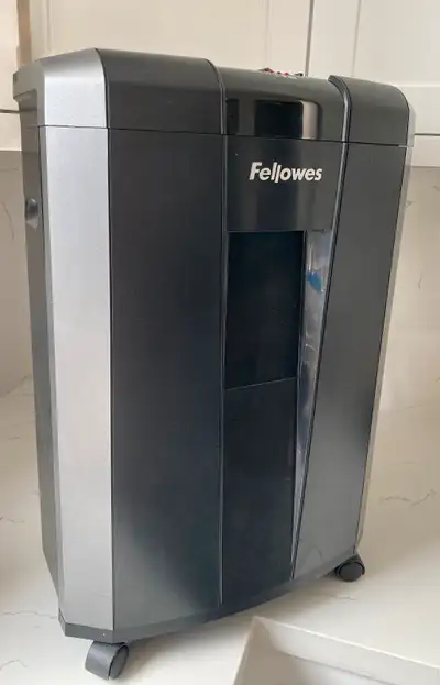 No issues. PDF manual available at fellowes.com. If ad is up, item is available.
