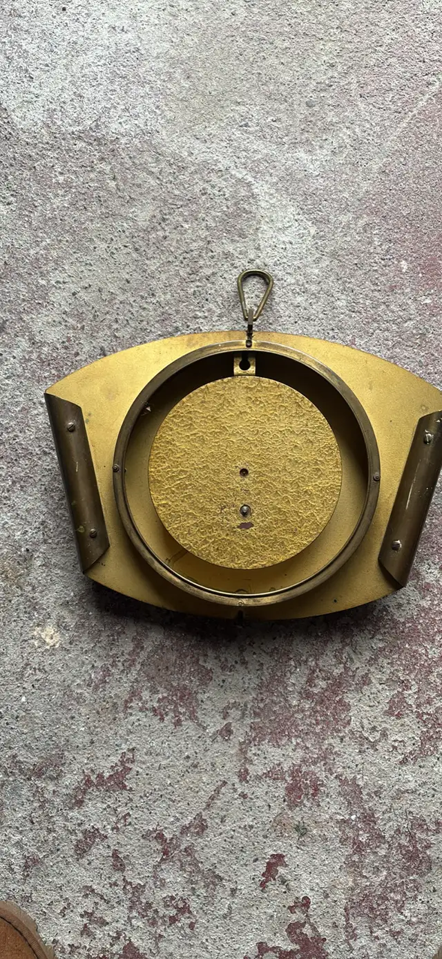 Western Germany Wall Clock in Home Décor & Accents in Ottawa - Image 4