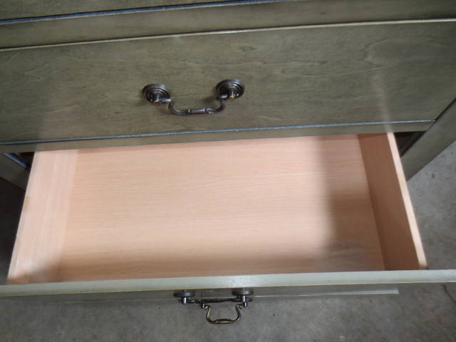 Meuble commode neuve bois,bureau chambre 5 tiroirs vert 30X 48 in TV Tables & Entertainment Units in Thetford Mines - Image 3