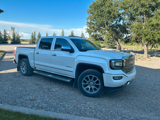 2017 gmc Denali  in Cars & Trucks in Lethbridge